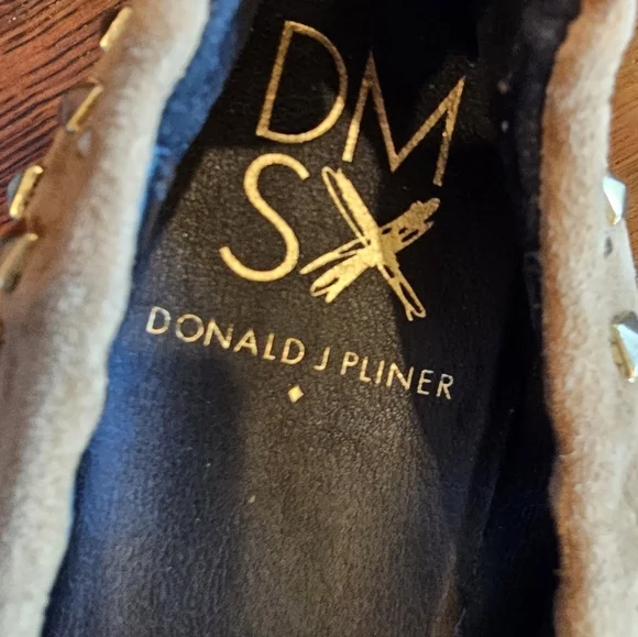 Donald J. Pliner Tan Flats with Gold Studs 6.5/7 - Picture 7 of 10